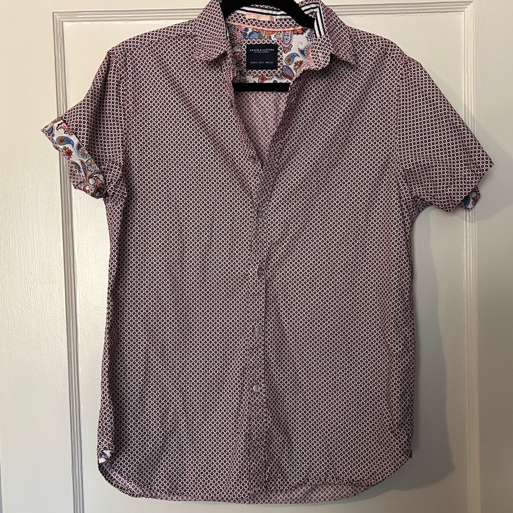 2/$22 ✨ white and wine simple floral detail casual short sleeve button down